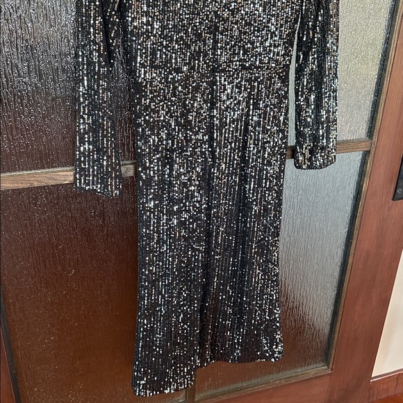 Mac Duggal 26940 Long Sleeve Sequin Dress size 6 NWT - Picture 10 of 11